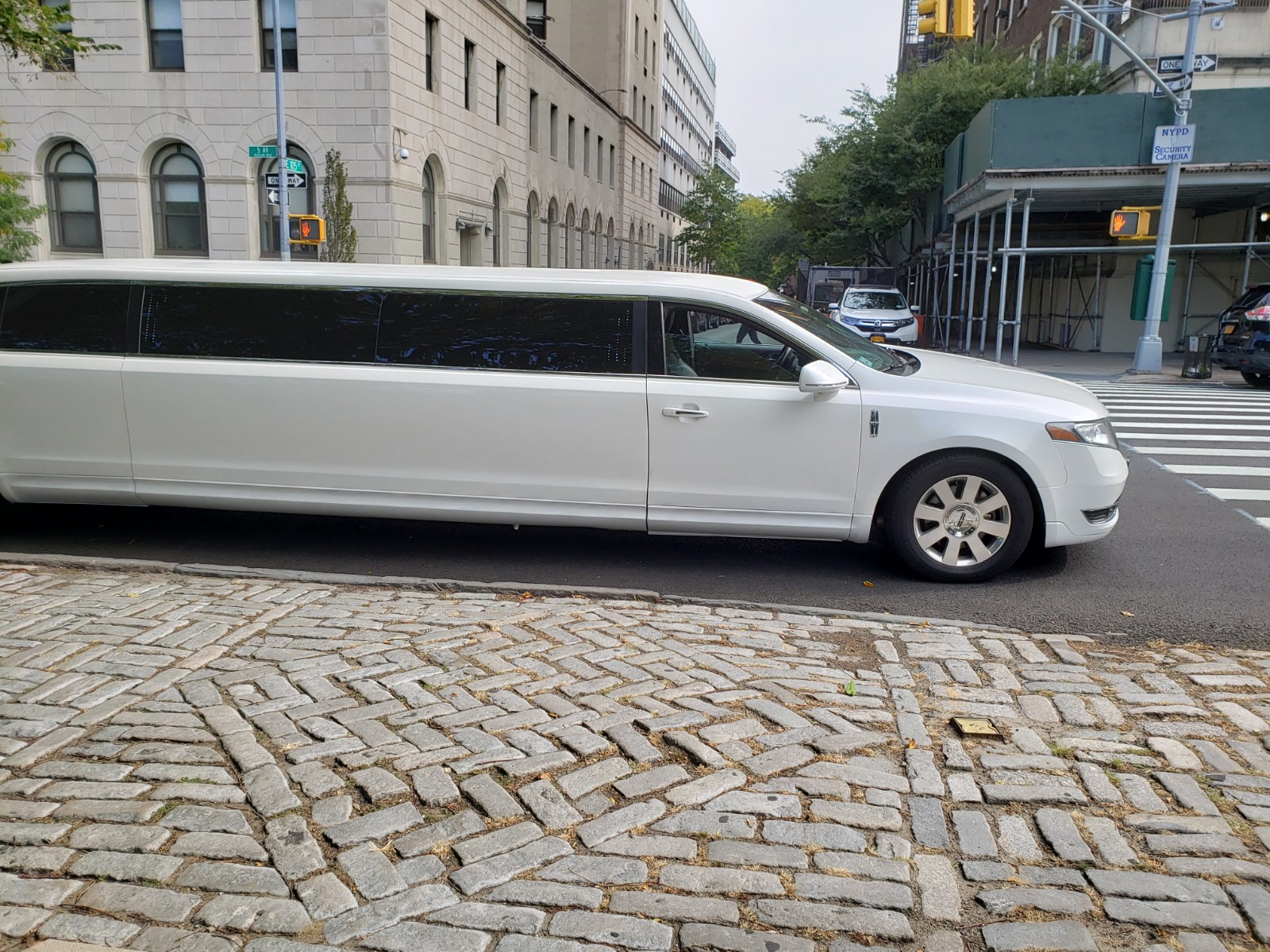 10 Passengers Lincoln MKT 